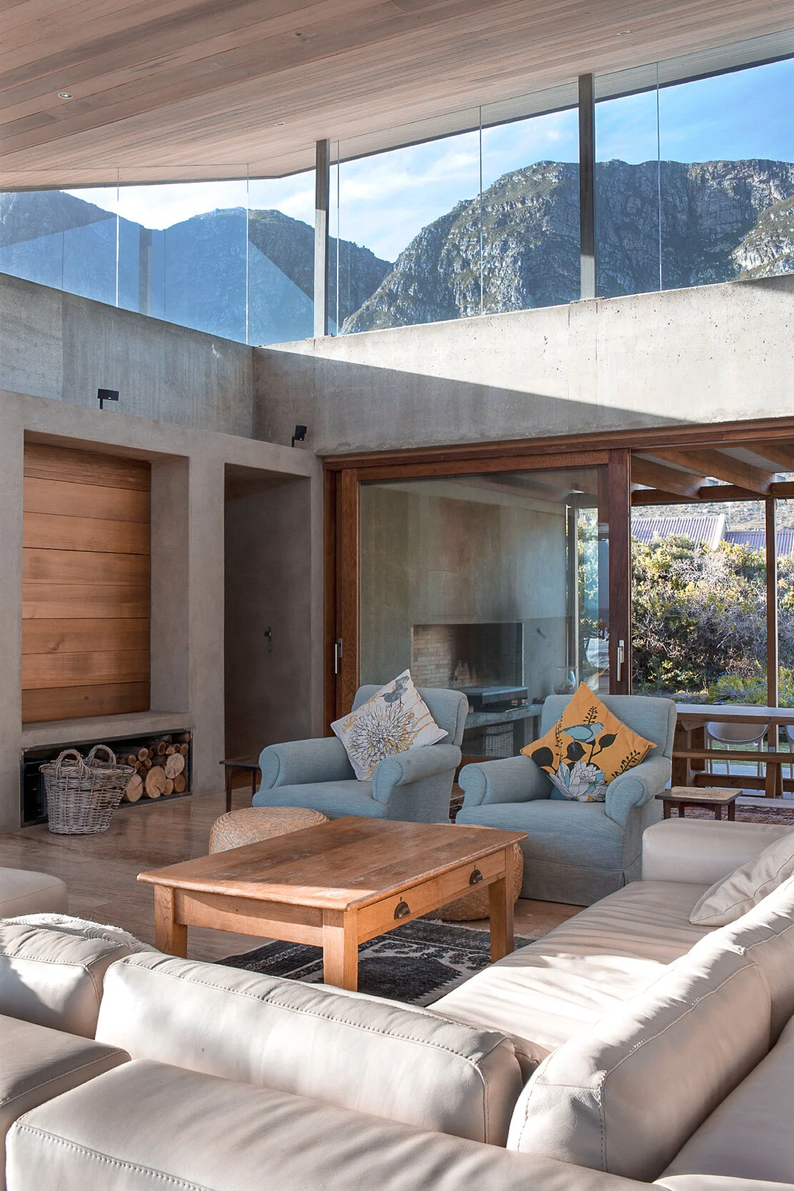 DECO BY THE BAY アートデコ建築 Horizontal experience. Discovery Bay House by Dekleva Gregoric
